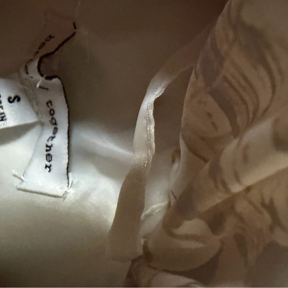 Womens better together Beige Camouflage Puffer Vest - Picture 2 of 2